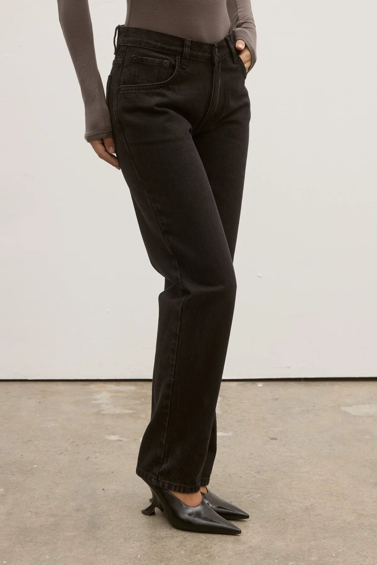 Julia Jean Backstage Black