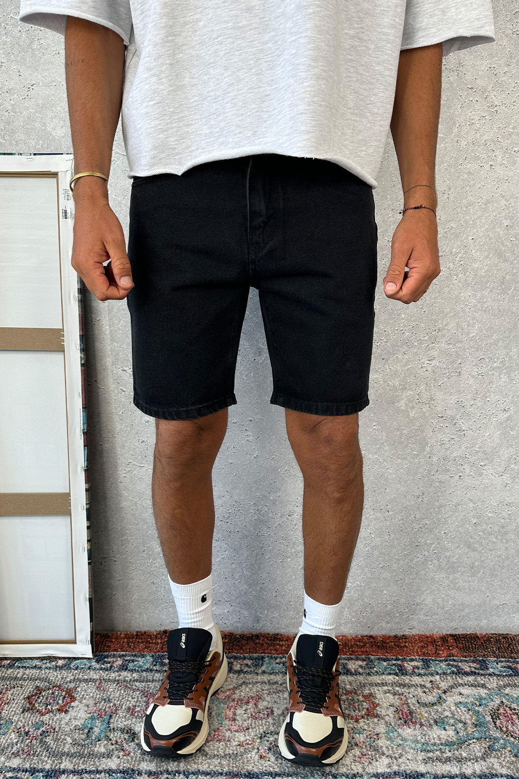 New Look straight fit denim shorts with raw hem in black | ASOS