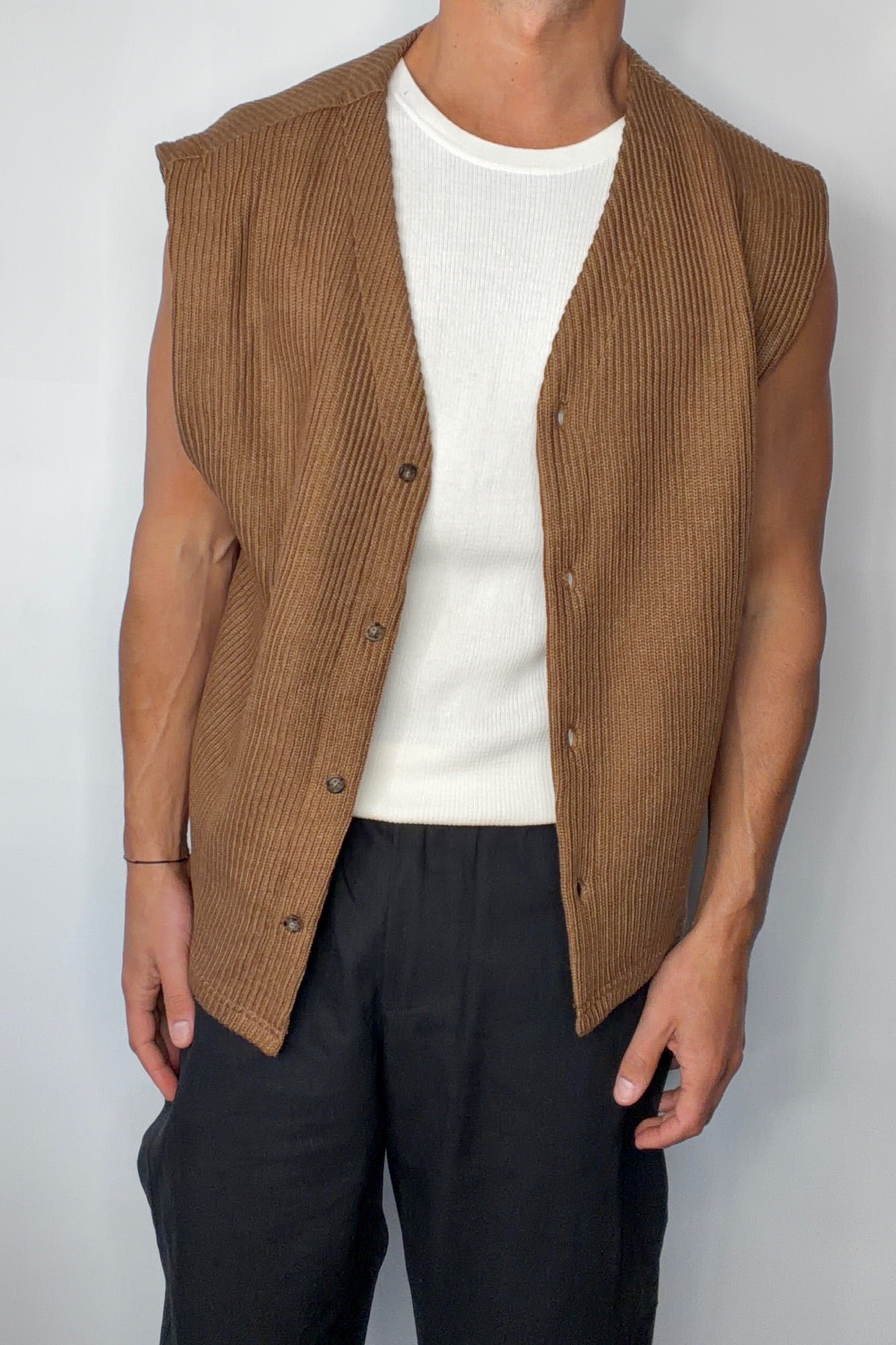 Cassius Knitted Vest Choc