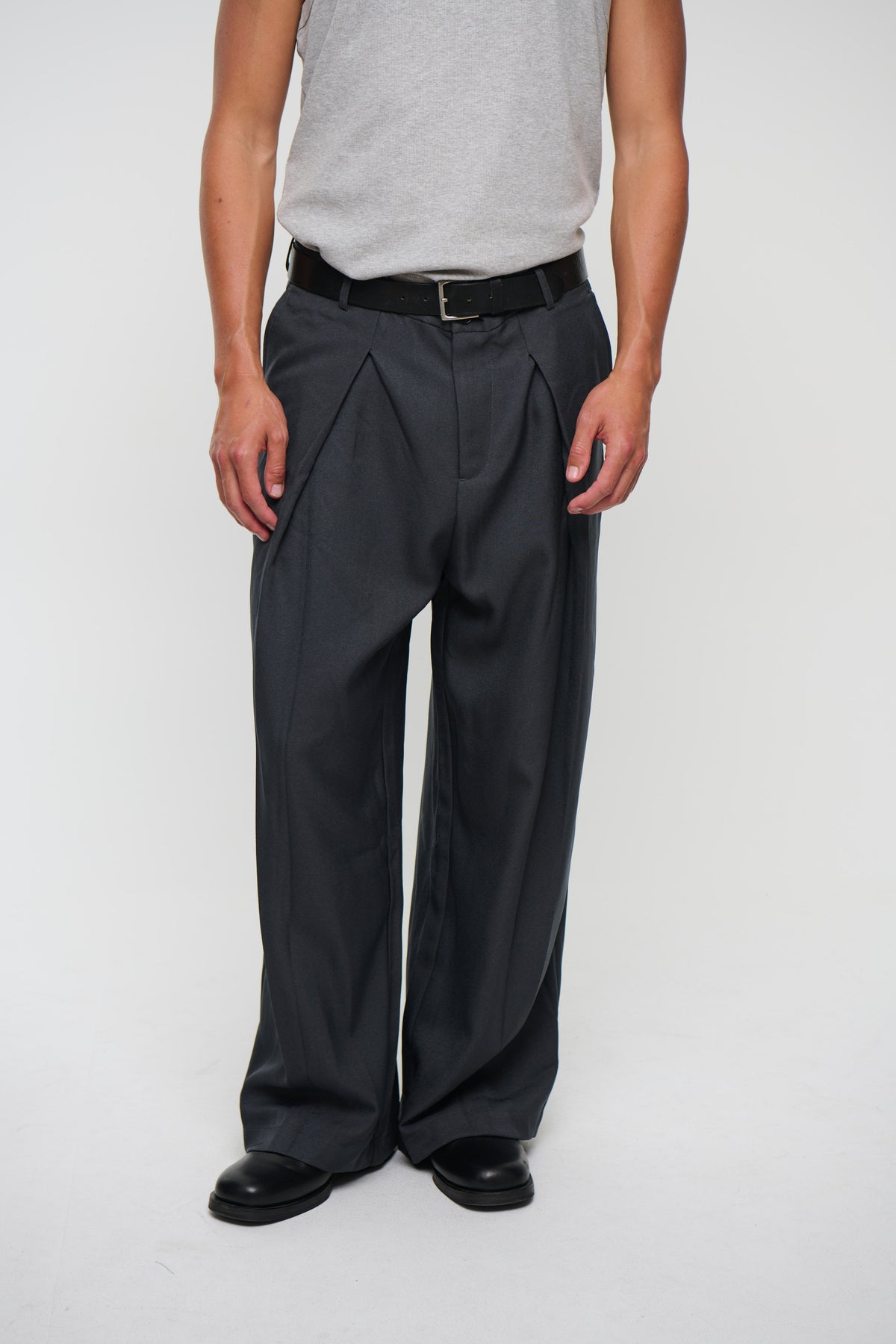 Josh Baggy Pant Dark Grey