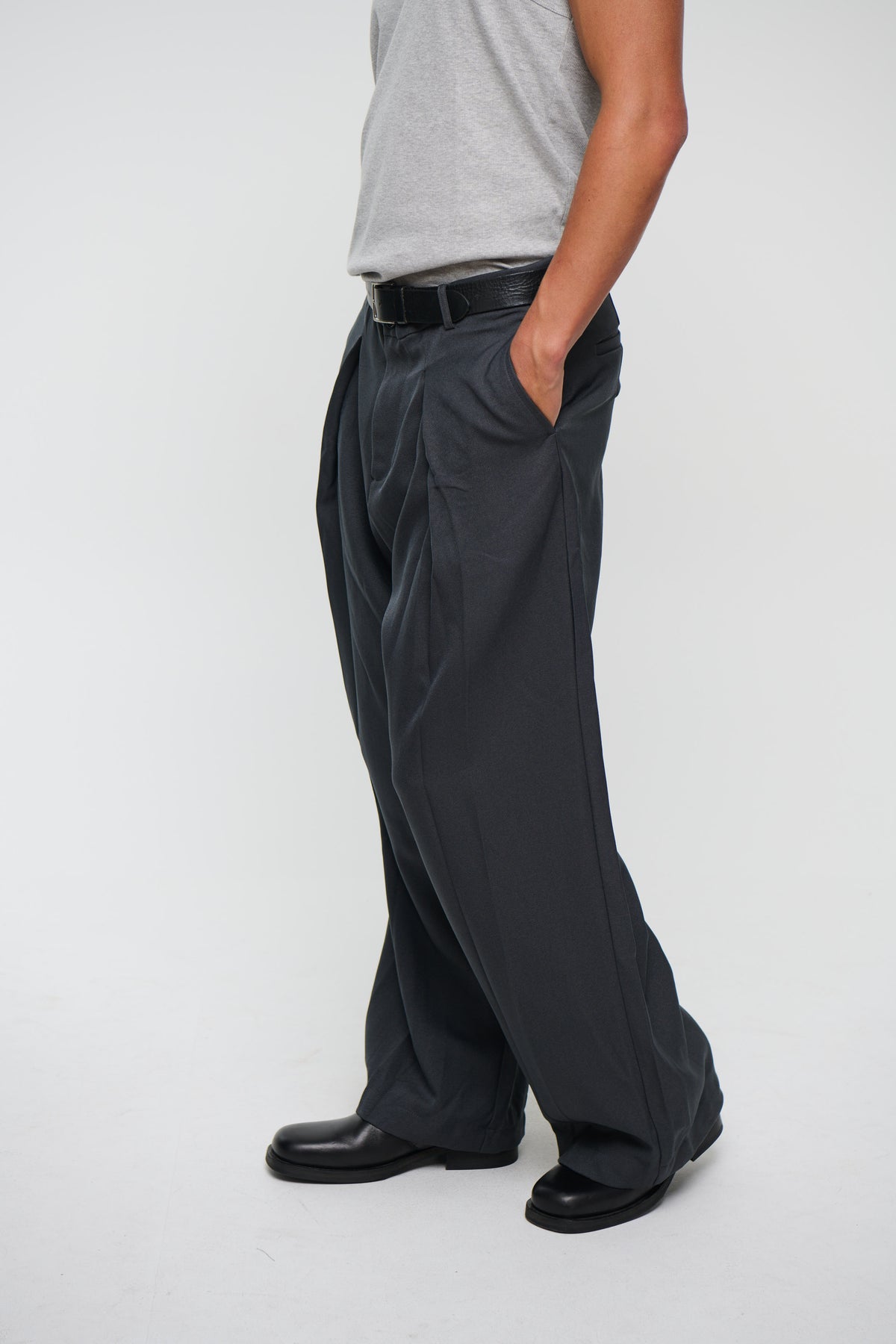Josh Baggy Pant Dark Grey