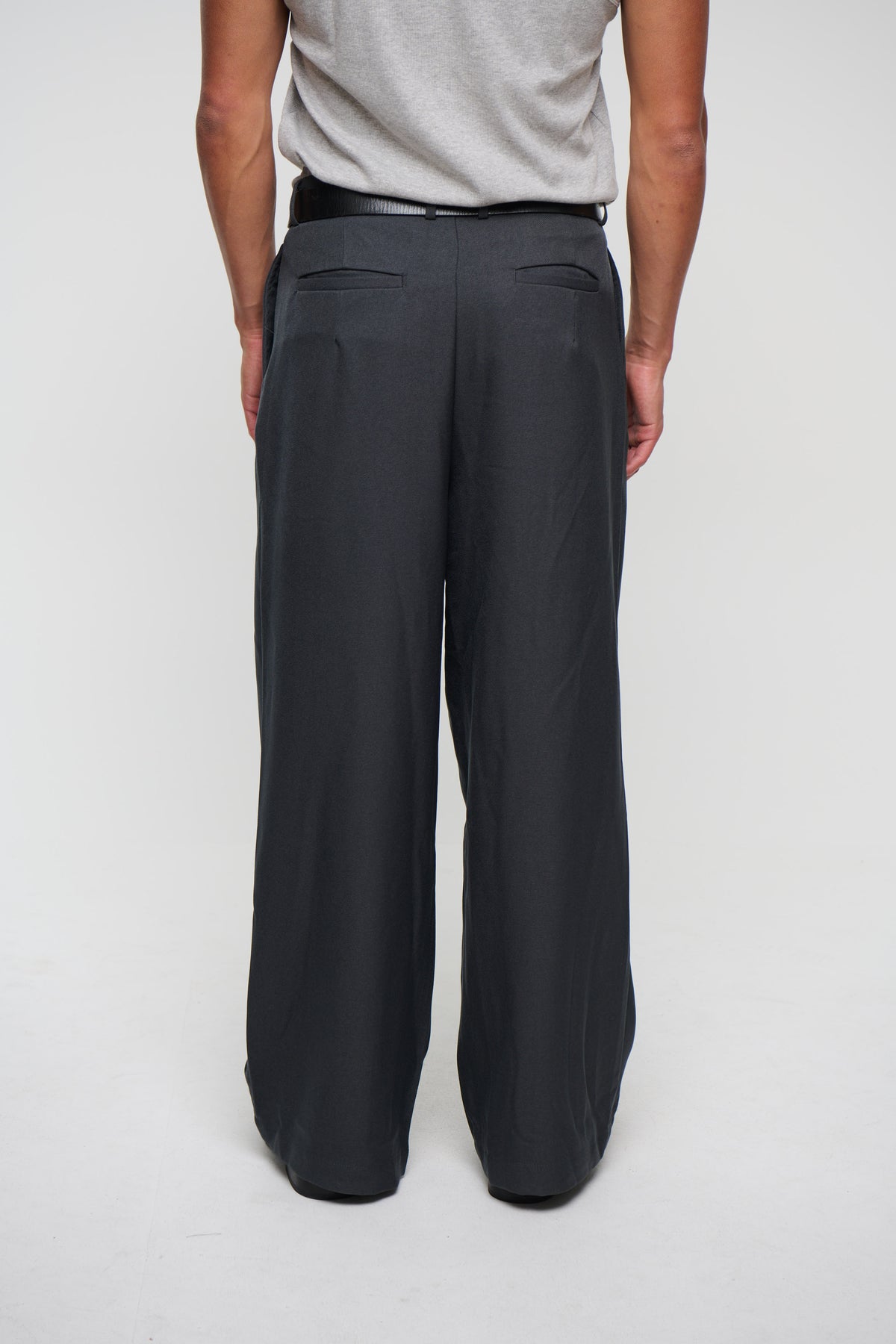 Josh Baggy Pant Dark Grey