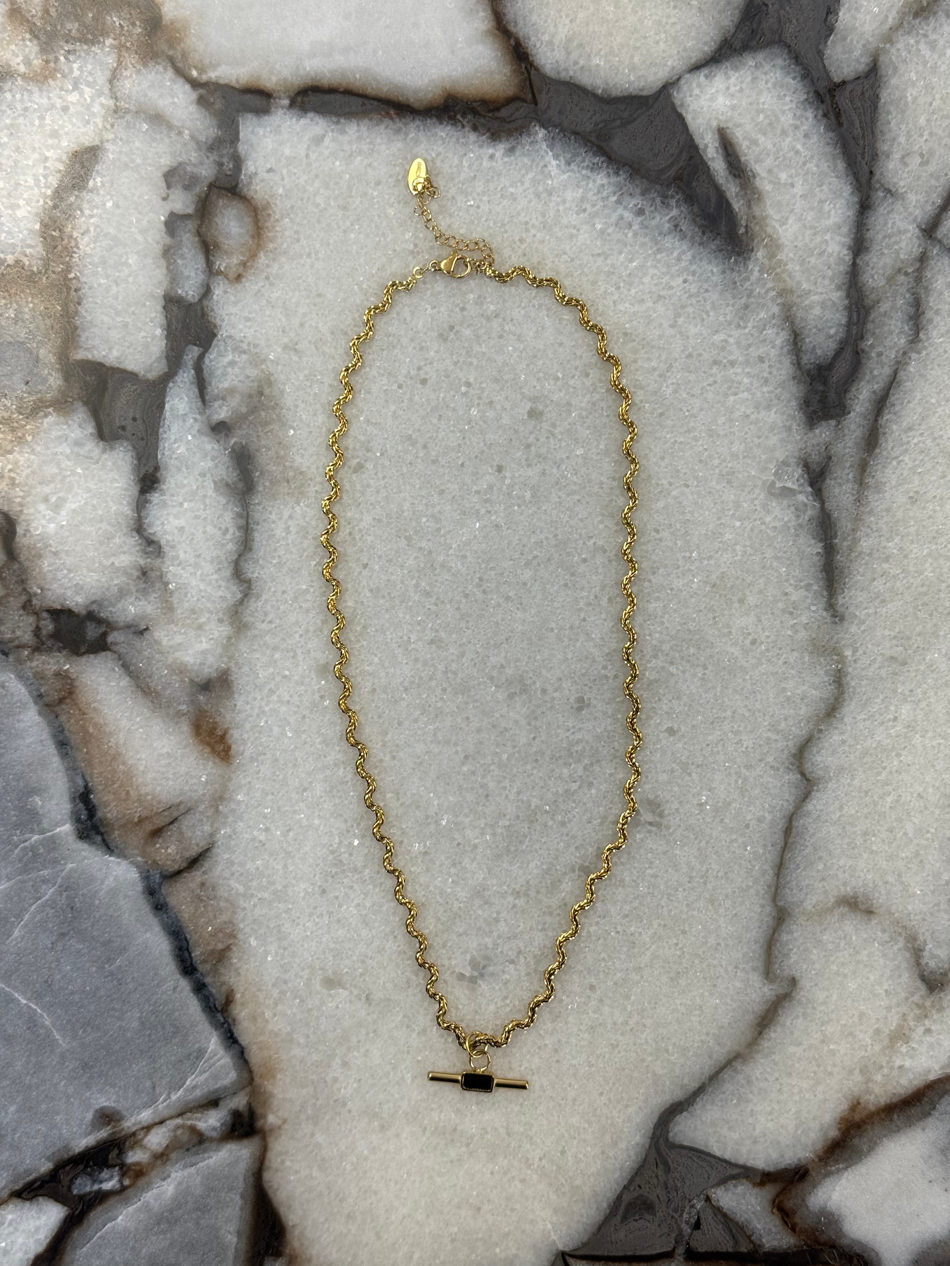 Wavy Pendant Necklace Gold