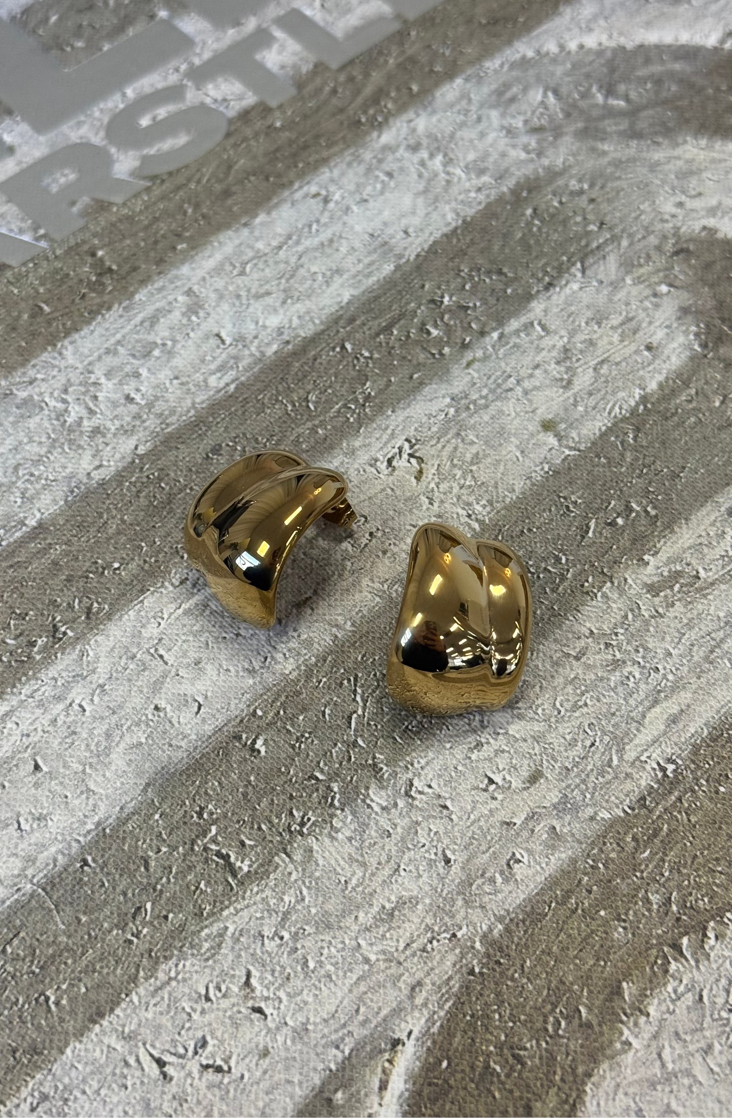 Jeanie Statement Earring Gold