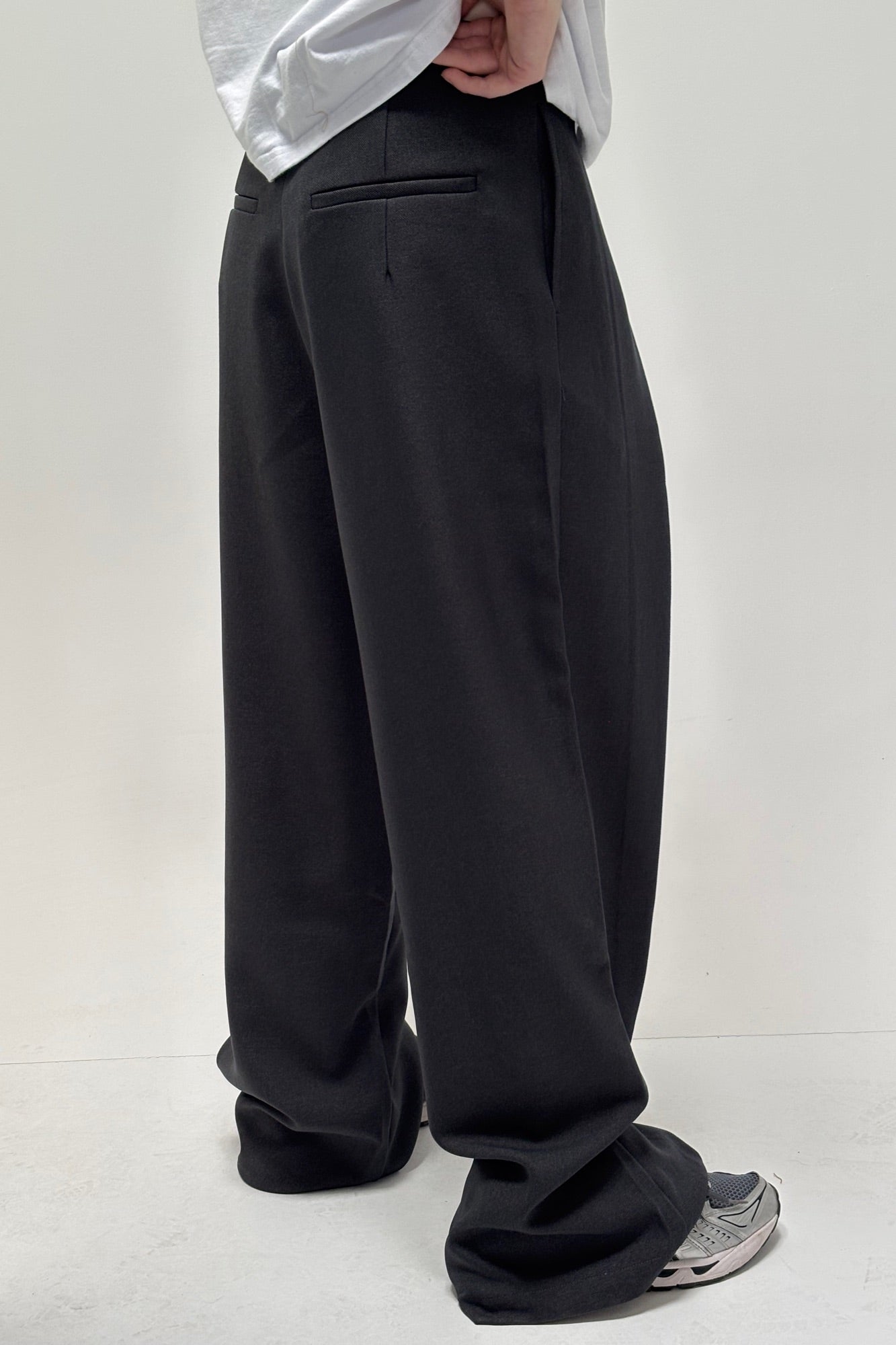 Josh Baggy Pant Dark Grey