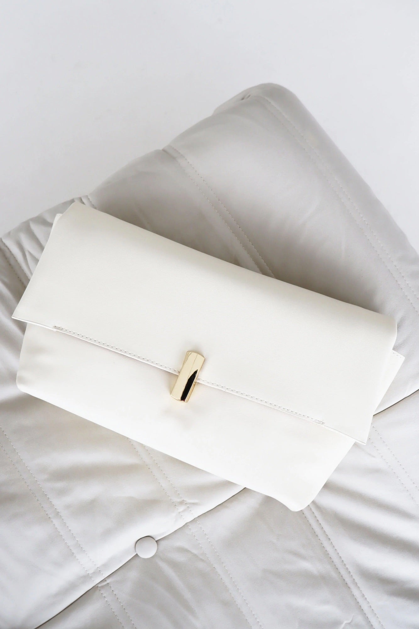 Novie Clutch White