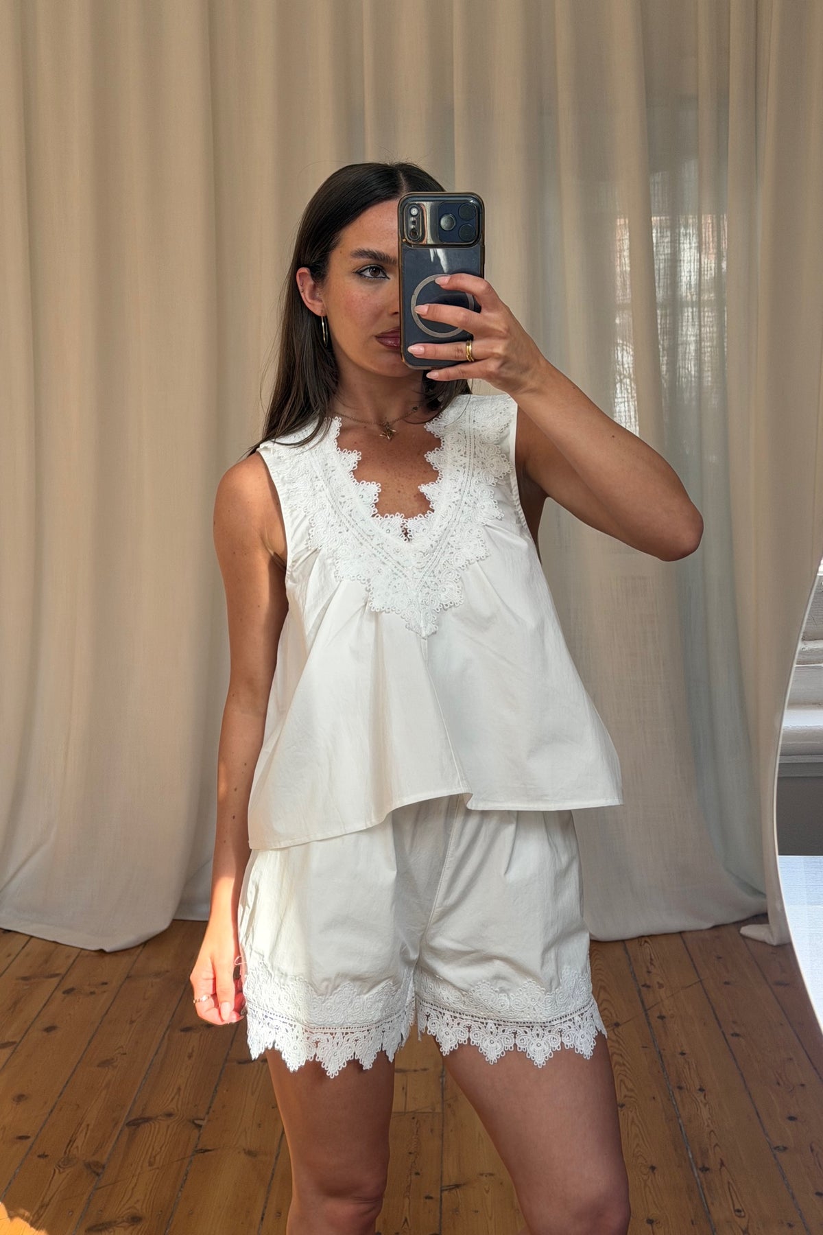 Jazmina Lace Short White