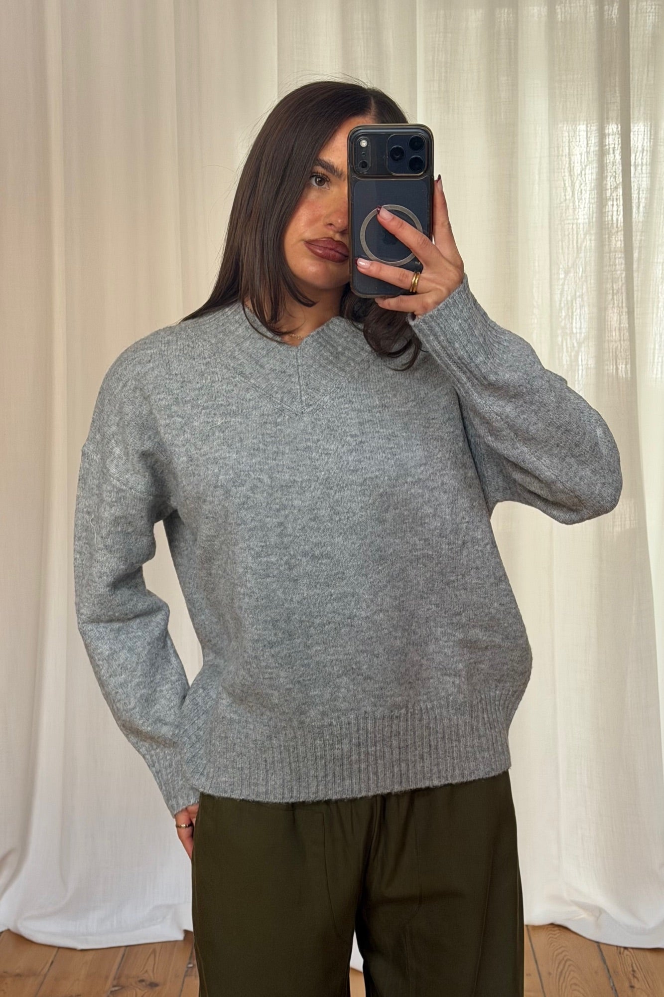 Gemma V Neck Knit Grey