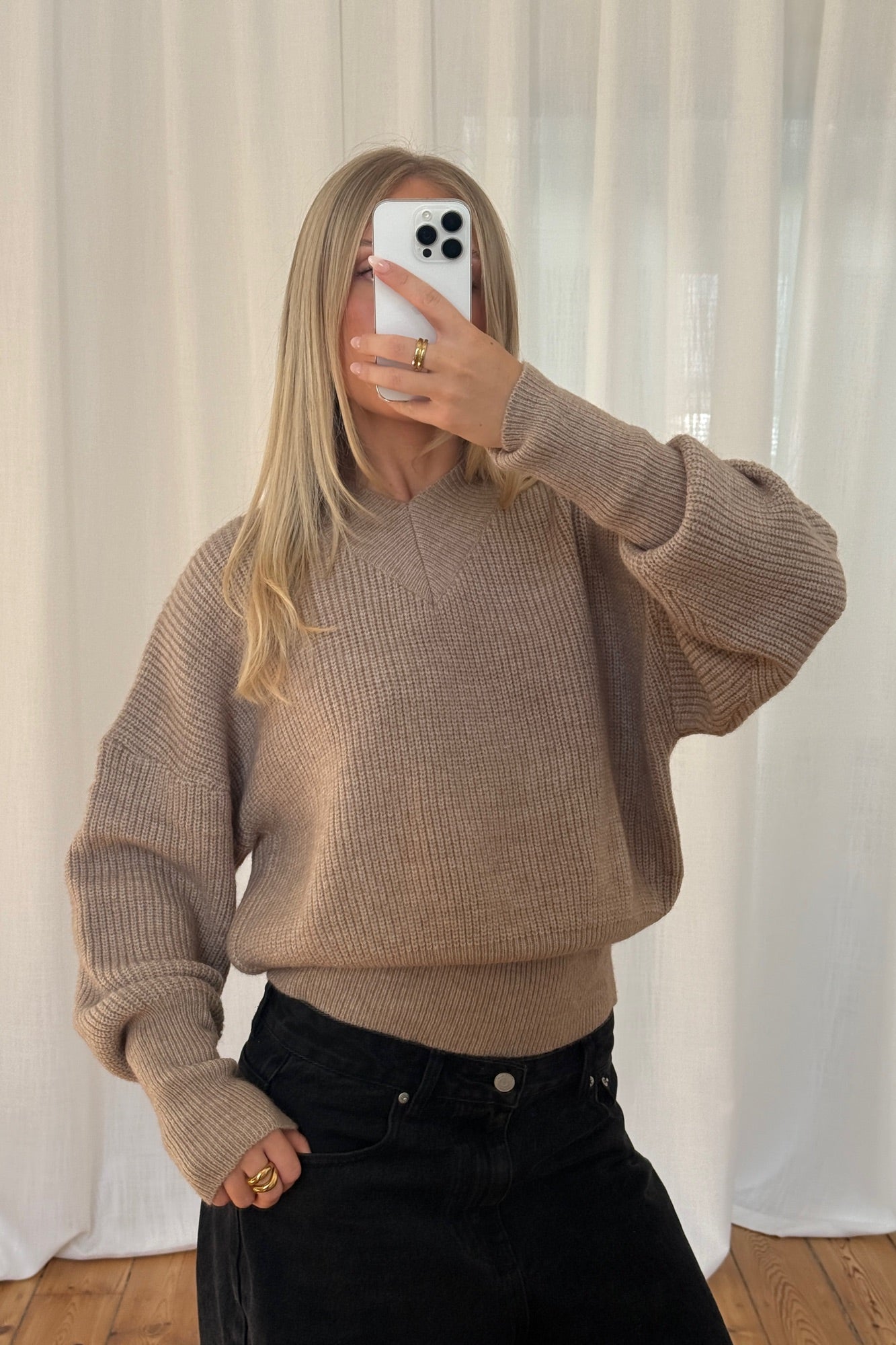 Delilah V Neck Oat