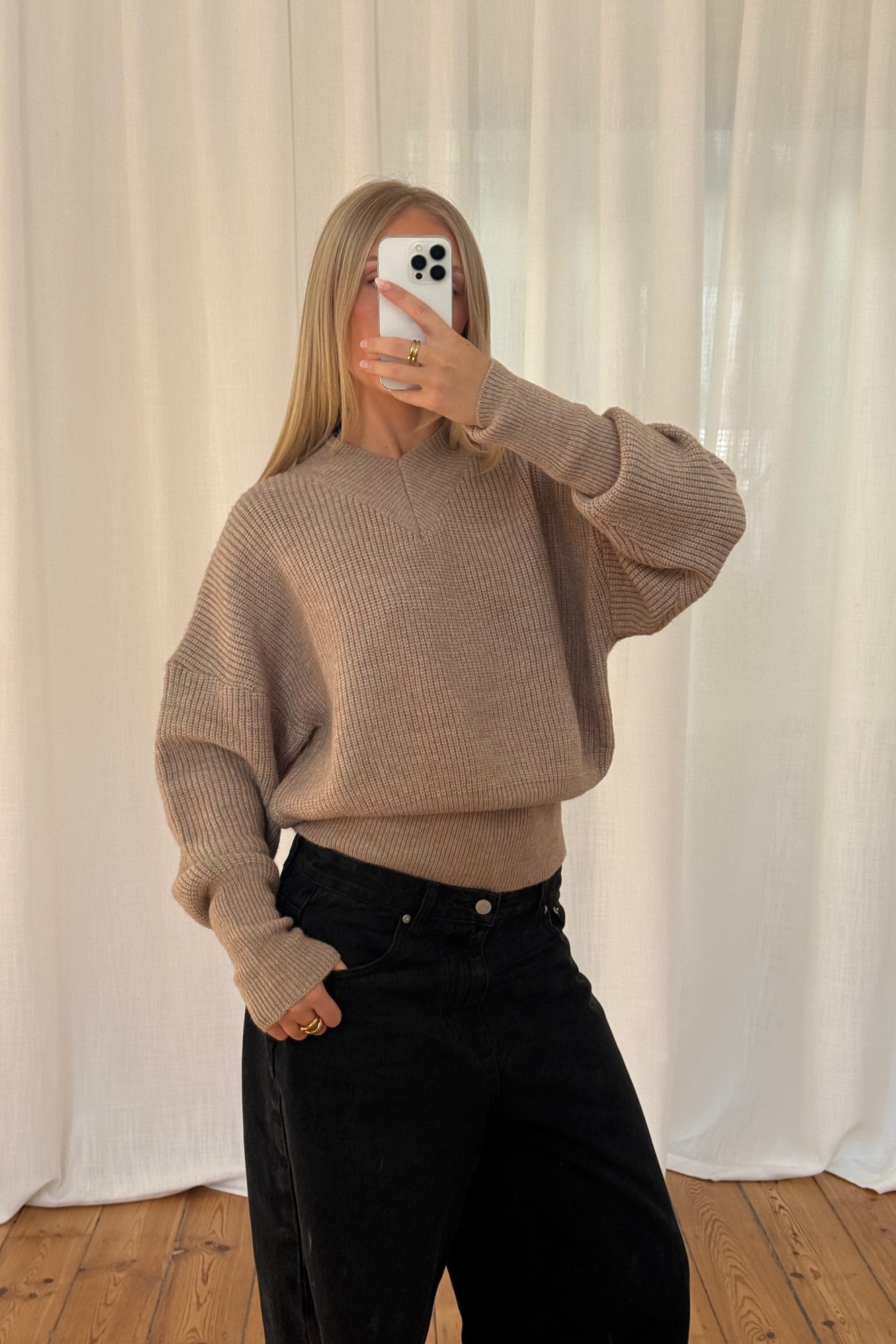 Delilah V Neck Oat