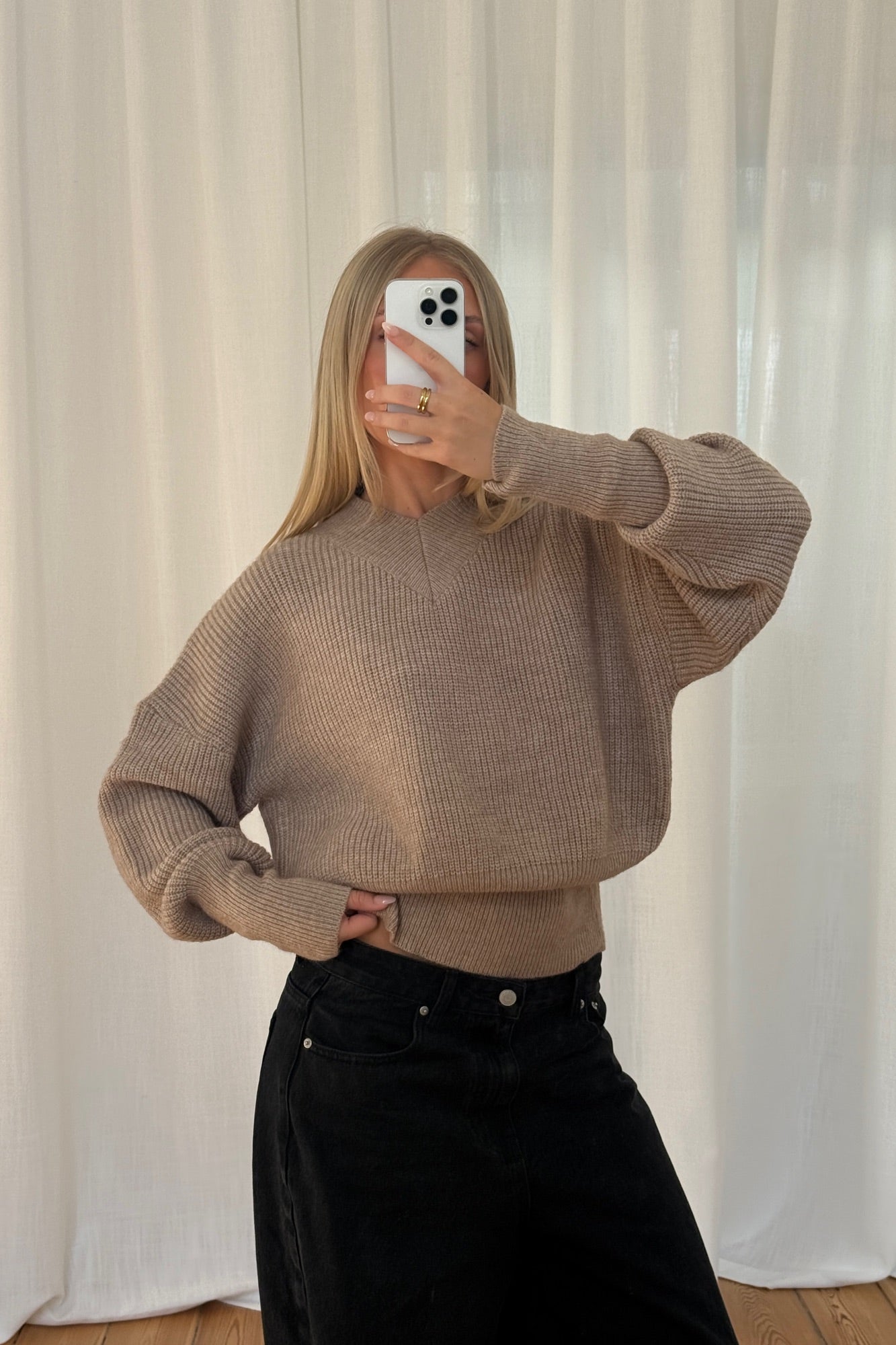 Delilah V Neck Oat