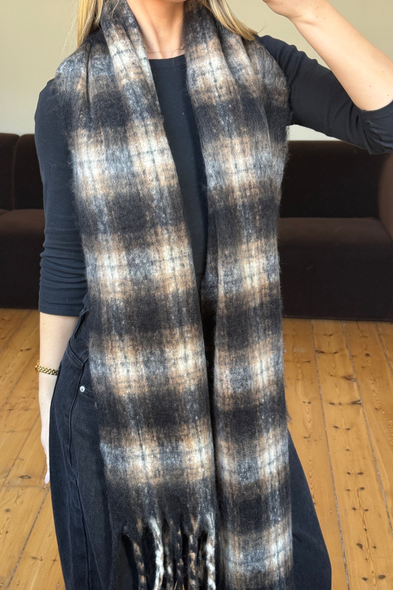 Eliana Fluffy Scarf Black