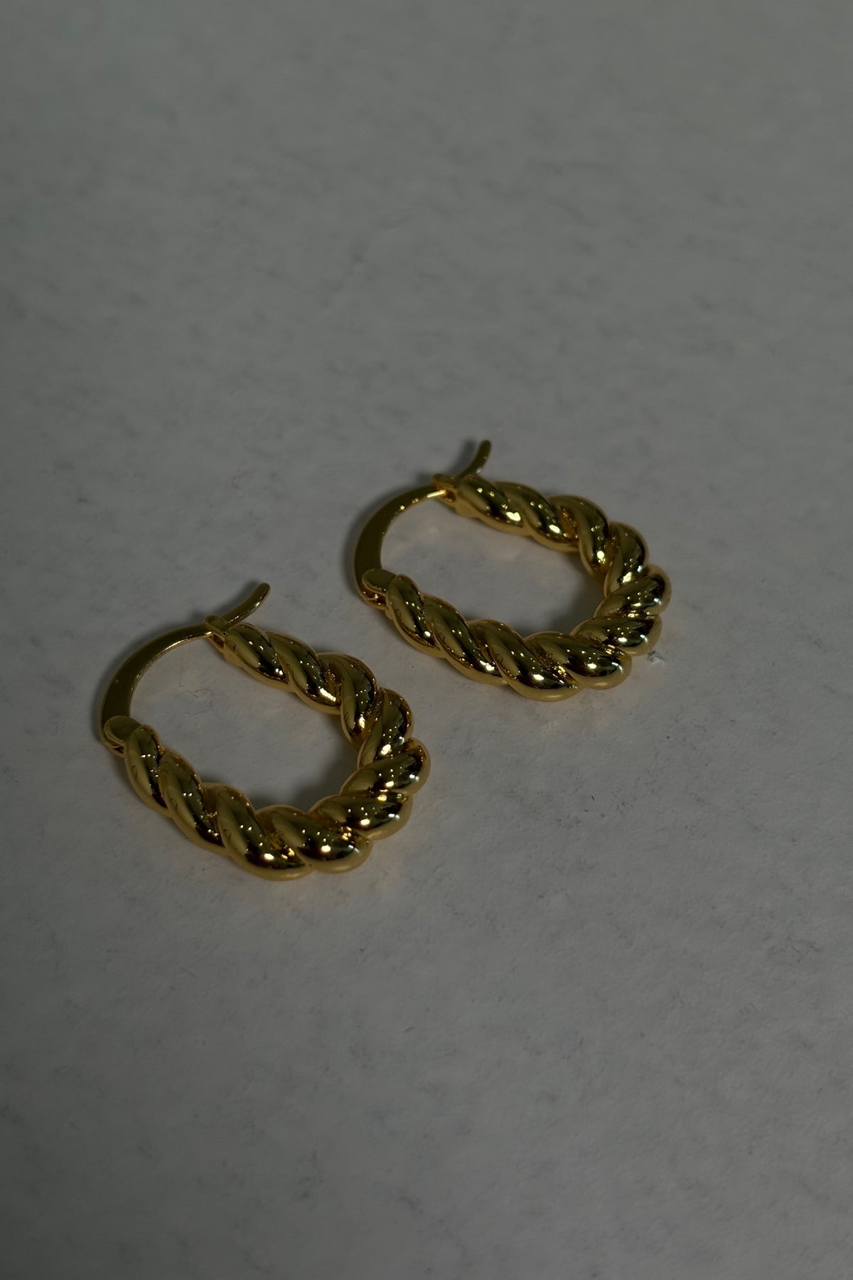 Lora Twist Hoop Gold