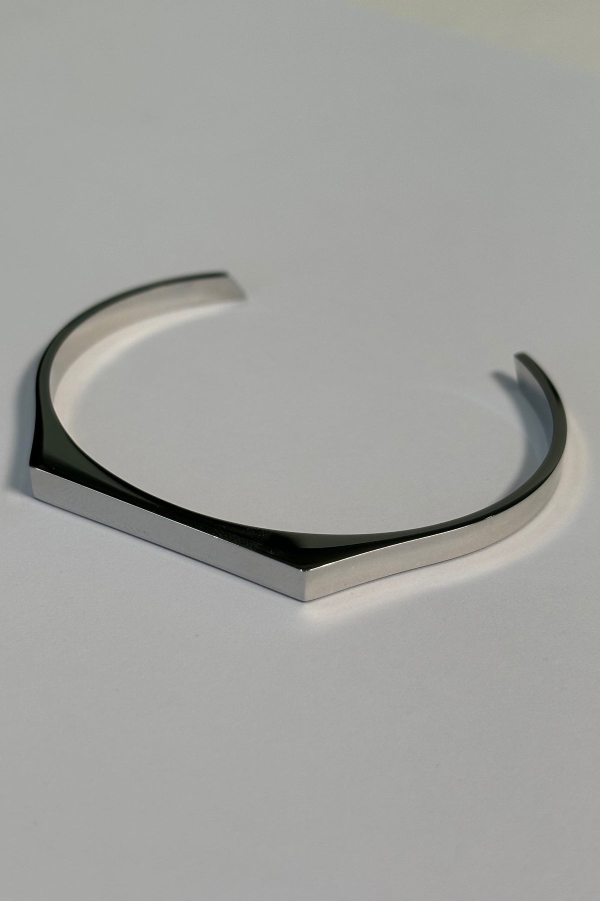 Premium NTH 4mm Cuff White Gold Plated