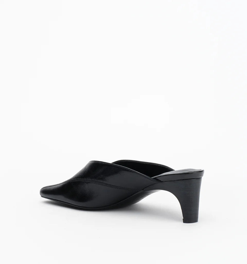Alias Mae Rosa Black Oily Crinkle Leather