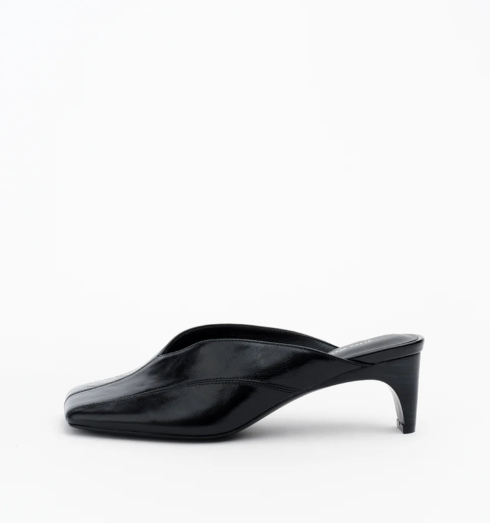 Alias Mae Rosa Black Oily Crinkle Leather