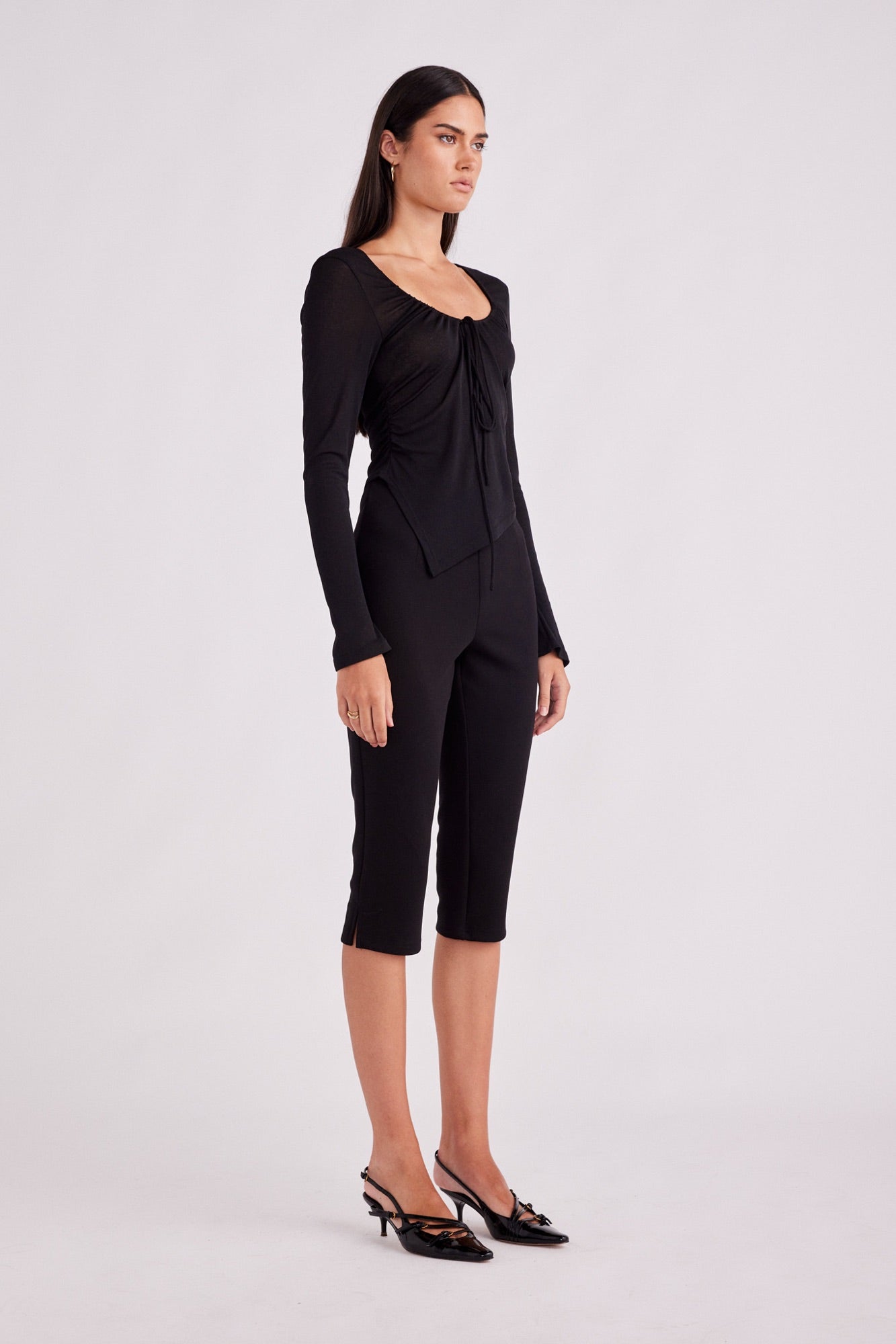 Olive Capri Black