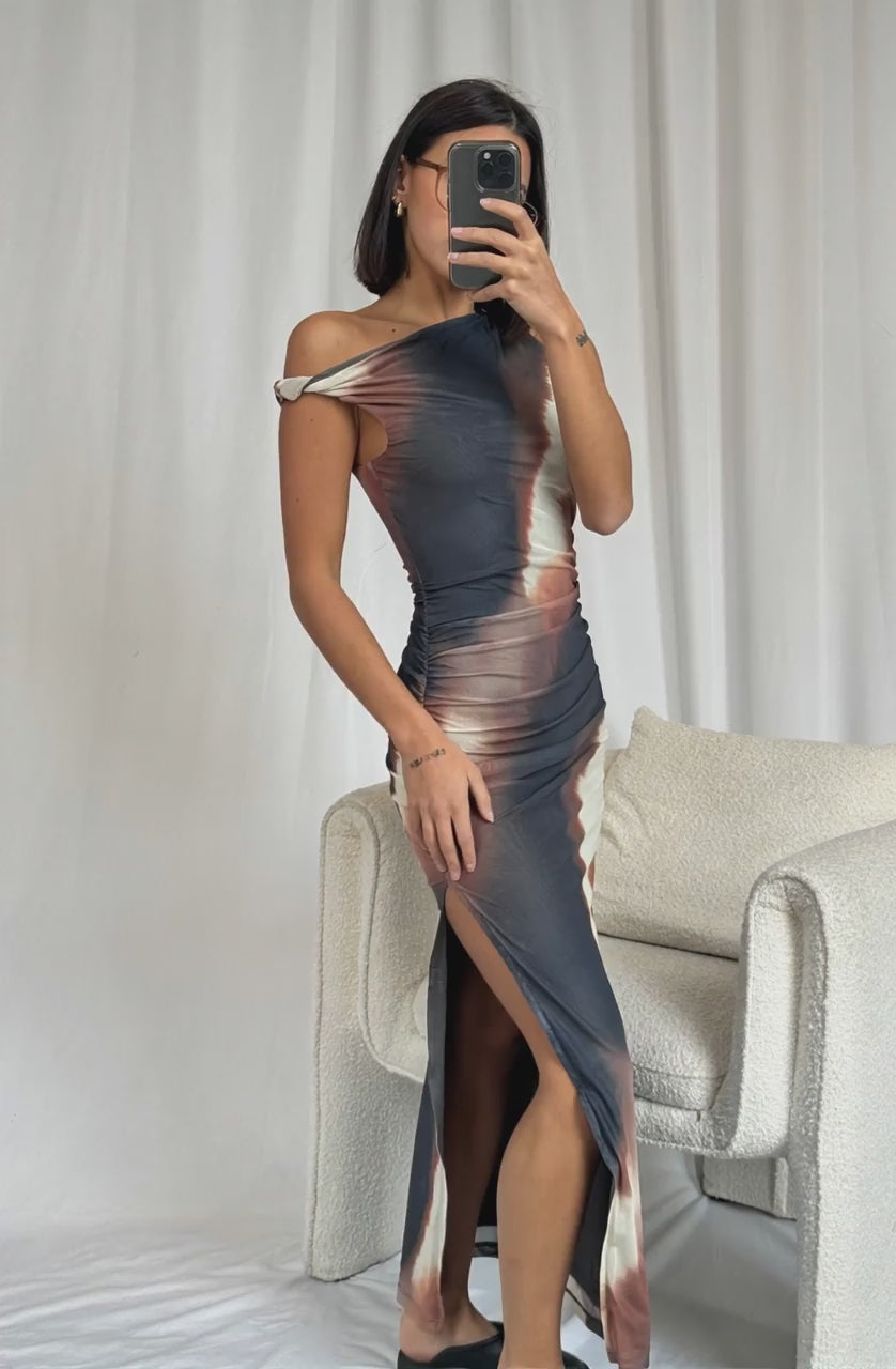 Tabitha Midi Dress Mars - AI Generated