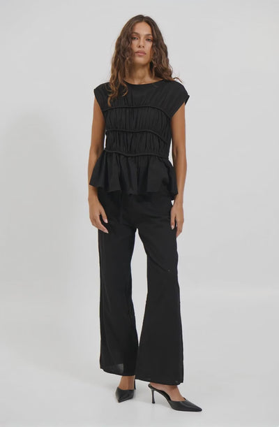 Cara Set Black - AI Generated