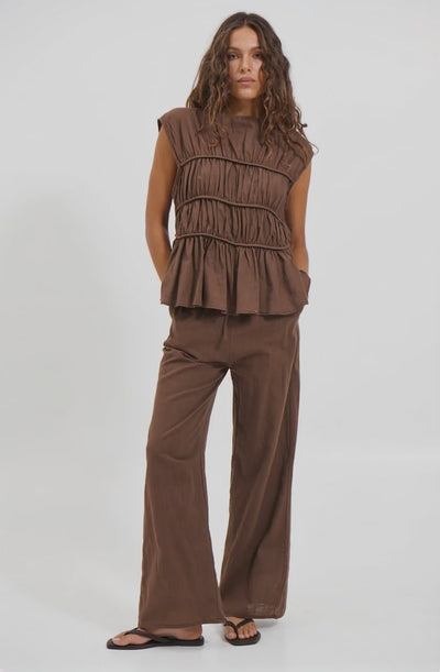 Cara Set Chocolate - AI Generated