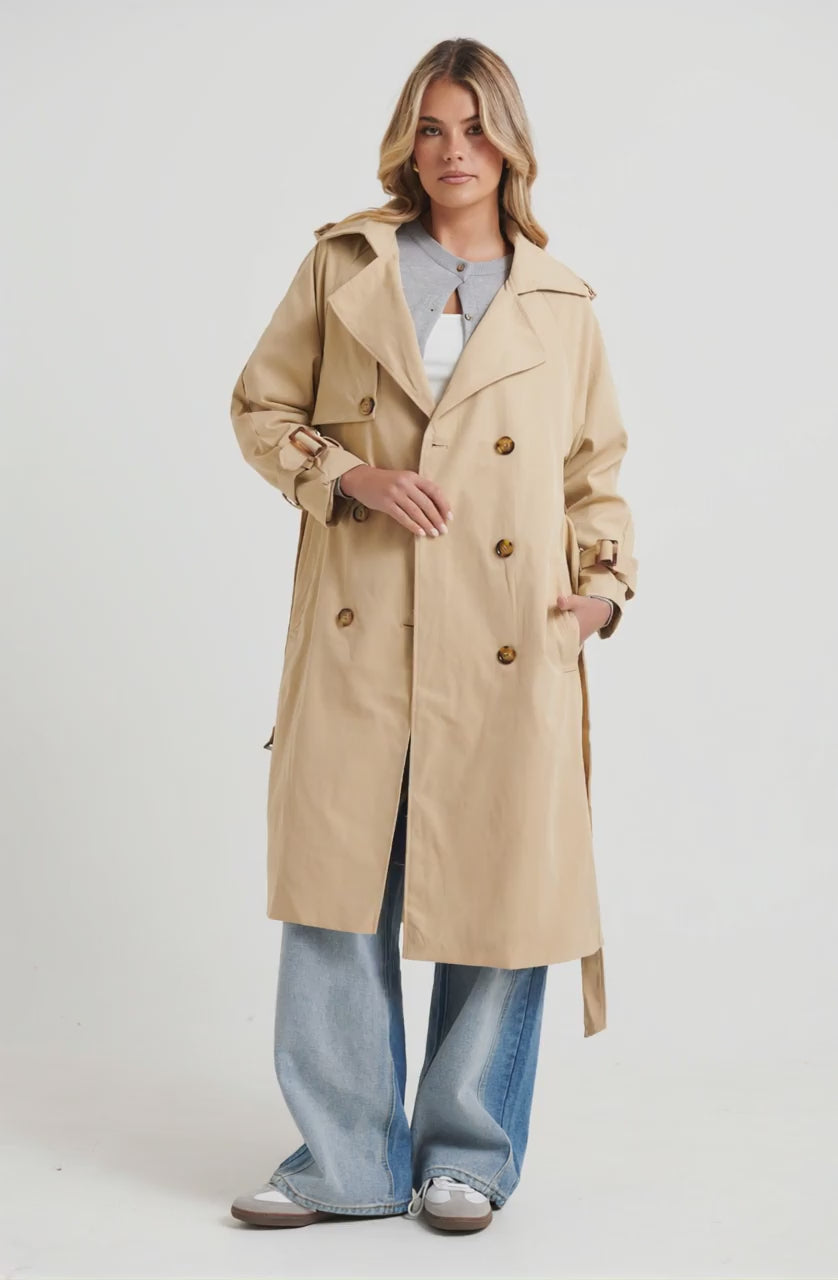 Lia Trench Beige - AI Generated